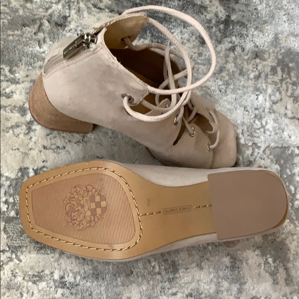 Vince Camuto Nahara Lace-Up Cage Sandals Nude Suede Block Heel Size 8.5 NEW Chic - Picture 10 of 10